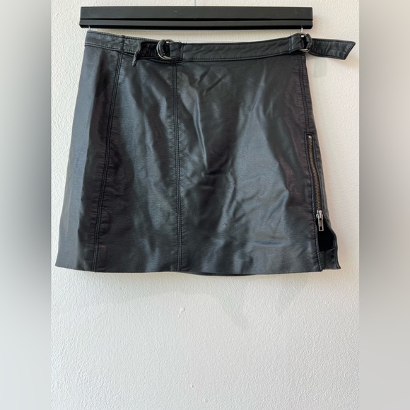 Free people faux leather mini skirt in size 4; Y2K, retro, bohemian - Picture 1 of 9
